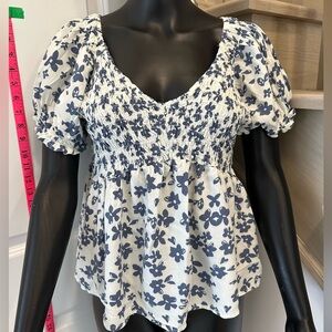 4/$20 Flower V-neck top
